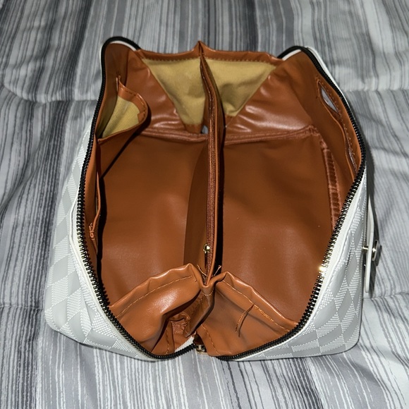 Travel case - Picture 4 of 5